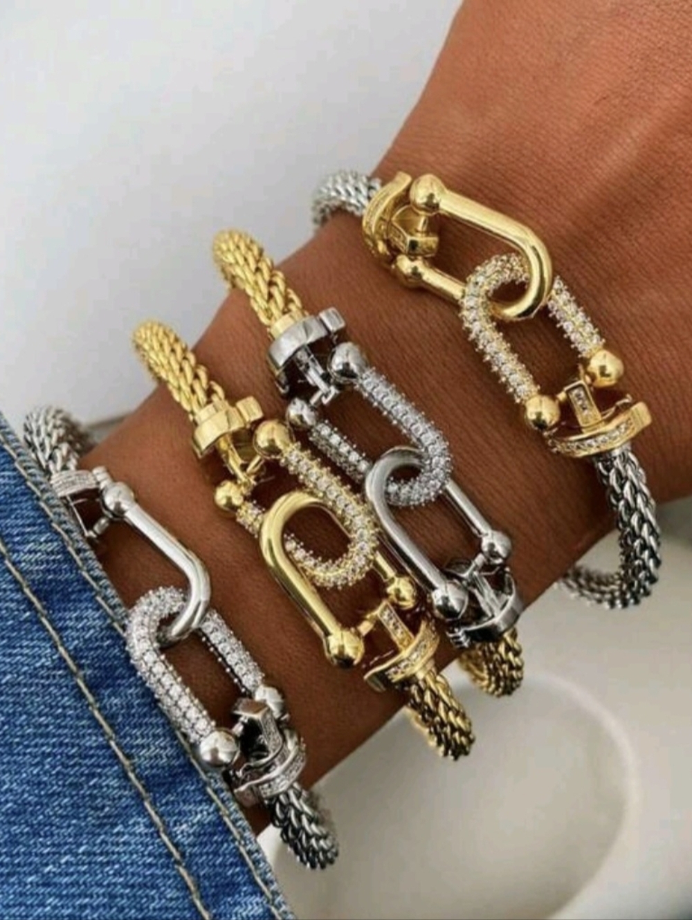 💛💛NEW💛💛 BEAUTIFUL!! CZ Pave Interlocking Buckle Bangle Bracelet In GOLD - Picture 4 of 15